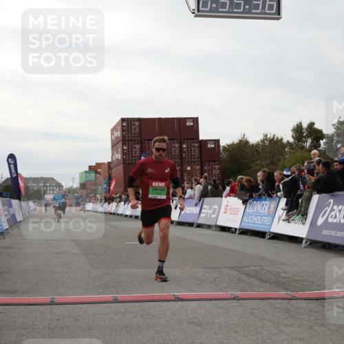 03.10.2025 - Köhlbrandbrückenlauf Yannick Fuchs http://msf.ph/oto/8984308 03.10.2025 15:55:34 Ziel 7030, 7067, 7575, 8594, 8942 meine-sportfotos.de