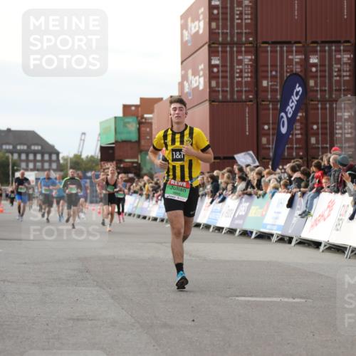 03.10.2025 - Köhlbrandbrückenlauf Yannick Fuchs http://msf.ph/oto/8984309 03.10.2025 16:08:43 Ziel 7191, 7283, 7339, 8846 meine-sportfotos.de