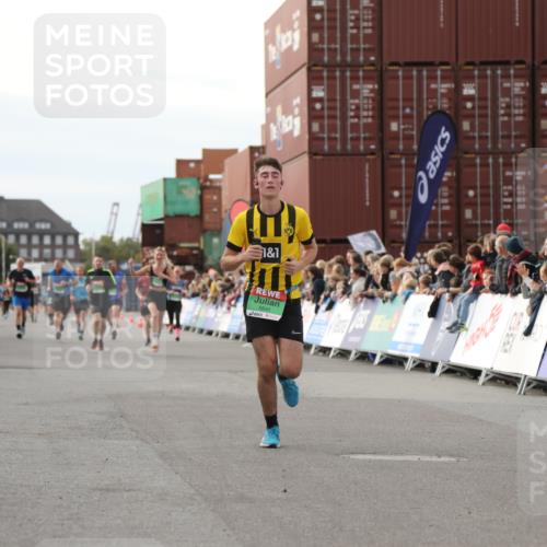 03.10.2025 - Köhlbrandbrückenlauf Yannick Fuchs http://msf.ph/oto/8984310 03.10.2025 16:08:44 Ziel 7191, 7283, 7339, 8118, 8846 meine-sportfotos.de