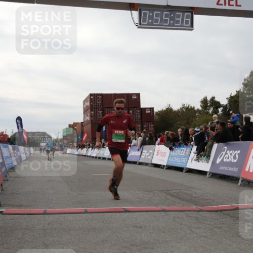 03.10.2025 - Köhlbrandbrückenlauf Yannick Fuchs http://msf.ph/oto/8984311 03.10.2025 15:55:34 Ziel 7030, 7067, 7575, 8594, 8942 meine-sportfotos.de