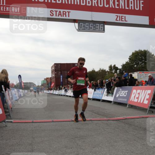 03.10.2025 - Köhlbrandbrückenlauf Yannick Fuchs http://msf.ph/oto/8984313 03.10.2025 15:55:34 Ziel 7030, 7067, 7575, 8594, 8942 meine-sportfotos.de