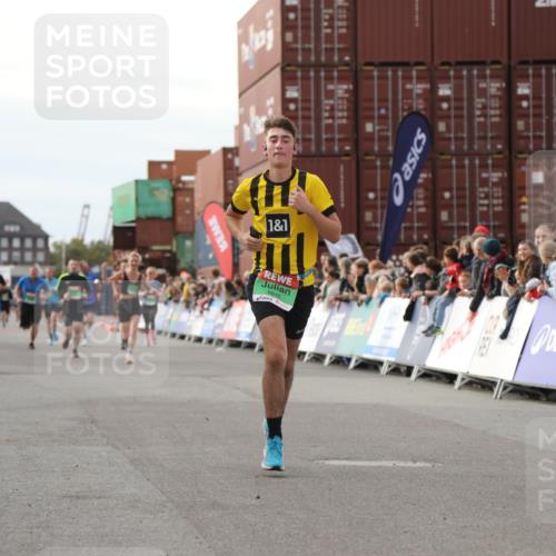 03.10.2025 - Köhlbrandbrückenlauf Yannick Fuchs http://msf.ph/oto/8984314 03.10.2025 16:08:44 Ziel 7191, 7283, 7339, 8118, 8846 meine-sportfotos.de