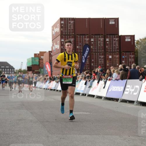 03.10.2025 - Köhlbrandbrückenlauf Yannick Fuchs http://msf.ph/oto/8984318 03.10.2025 16:08:45 Ziel 7191, 7283, 8118, 8846 meine-sportfotos.de