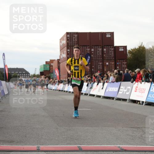 03.10.2025 - Köhlbrandbrückenlauf Yannick Fuchs http://msf.ph/oto/8984320 03.10.2025 16:08:45 Ziel 7191, 7283, 8118, 8846 meine-sportfotos.de