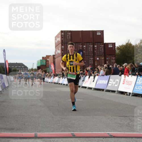03.10.2025 - Köhlbrandbrückenlauf Yannick Fuchs http://msf.ph/oto/8984322 03.10.2025 16:08:45 Ziel 7191, 7283, 8118, 8846 meine-sportfotos.de
