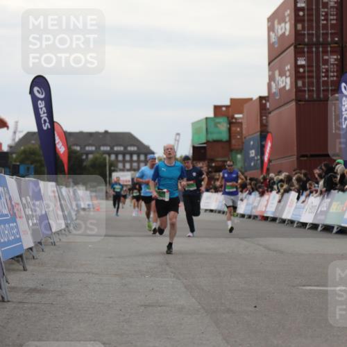 03.10.2025 - Köhlbrandbrückenlauf Yannick Fuchs http://msf.ph/oto/8984323 03.10.2025 15:55:36 Ziel 7030, 7067, 7575, 8594, 8942 meine-sportfotos.de