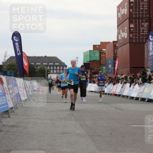 03.10.2025 - Köhlbrandbrückenlauf Yannick Fuchs http://msf.ph/oto/8984325 03.10.2025 15:55:36 Ziel 7030, 7067, 7575, 8594, 8942 meine-sportfotos.de