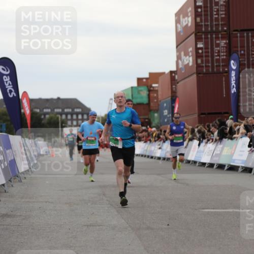 03.10.2025 - Köhlbrandbrückenlauf Yannick Fuchs http://msf.ph/oto/8984327 03.10.2025 15:55:38 Ziel 7030, 7067, 7575, 8594, 8942 meine-sportfotos.de
