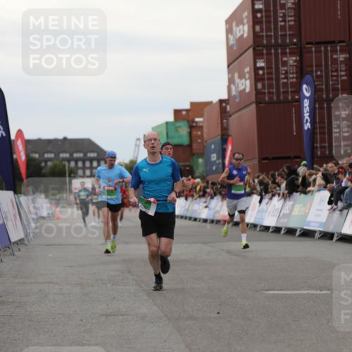 03.10.2025 - Köhlbrandbrückenlauf Yannick Fuchs http://msf.ph/oto/8984328 03.10.2025 15:55:38 Ziel 7030, 7067, 7575, 8594, 8942 meine-sportfotos.de