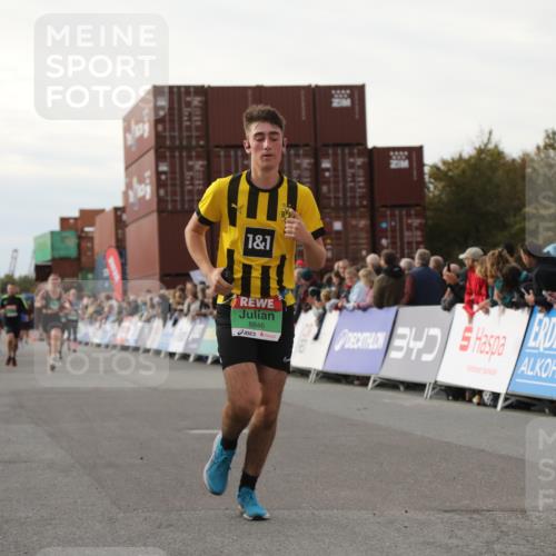 03.10.2025 - Köhlbrandbrückenlauf Yannick Fuchs http://msf.ph/oto/8984329 03.10.2025 16:08:46 Ziel 7141, 7191, 7283, 8118, 8846, 8931 meine-sportfotos.de