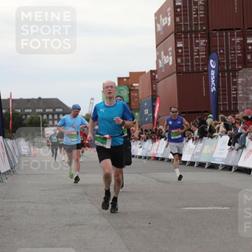 03.10.2025 - Köhlbrandbrückenlauf Yannick Fuchs http://msf.ph/oto/8984330 03.10.2025 15:55:38 Ziel 7030, 7067, 7575, 8594, 8942 meine-sportfotos.de