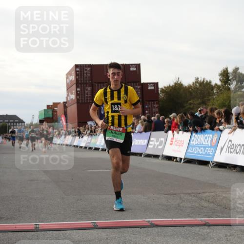 03.10.2025 - Köhlbrandbrückenlauf Yannick Fuchs http://msf.ph/oto/8984331 03.10.2025 16:08:46 Ziel 7141, 7191, 7283, 8118, 8846, 8931 meine-sportfotos.de