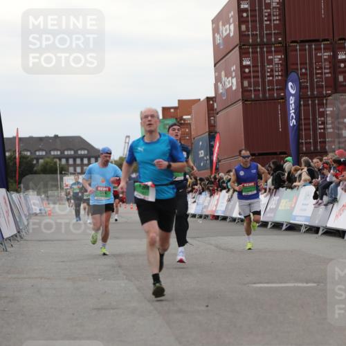 03.10.2025 - Köhlbrandbrückenlauf Yannick Fuchs http://msf.ph/oto/8984332 03.10.2025 15:55:38 Ziel 7030, 7067, 7575, 8594, 8942 meine-sportfotos.de