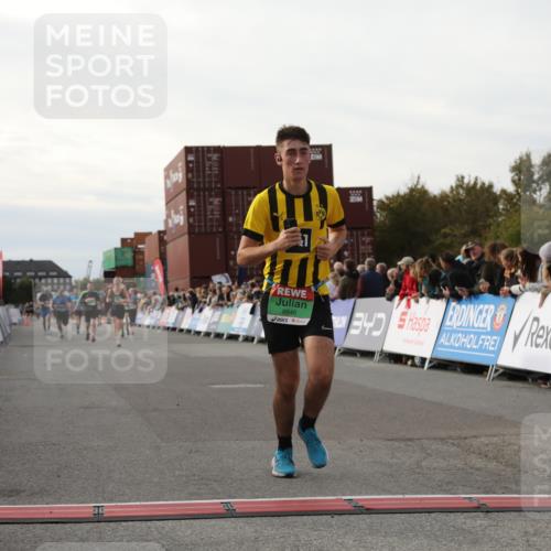 03.10.2025 - Köhlbrandbrückenlauf Yannick Fuchs http://msf.ph/oto/8984333 03.10.2025 16:08:46 Ziel 7141, 7191, 7283, 8118, 8846, 8931 meine-sportfotos.de