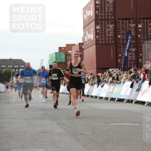 03.10.2025 - Köhlbrandbrückenlauf Yannick Fuchs http://msf.ph/oto/8984335 03.10.2025 16:08:49 Ziel 7057, 7141, 7191, 7333, 7336, 8118, 8846, 8931 meine-sportfotos.de