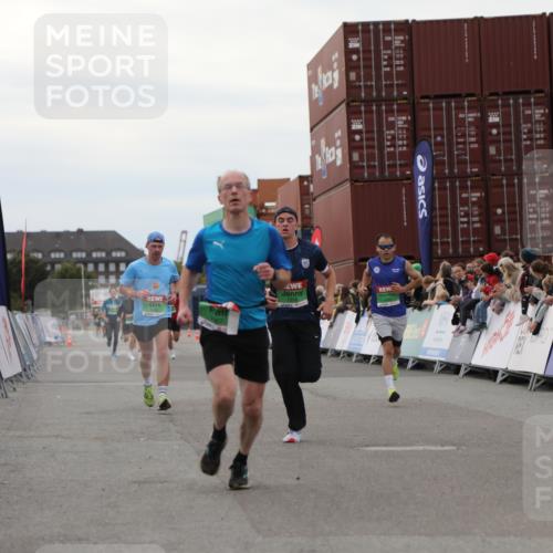 03.10.2025 - Köhlbrandbrückenlauf Yannick Fuchs http://msf.ph/oto/8984336 03.10.2025 15:55:39 Ziel 7067, 7286, 7575, 8594, 8942, 9743 meine-sportfotos.de