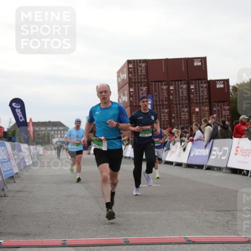 03.10.2025 - Köhlbrandbrückenlauf Yannick Fuchs http://msf.ph/oto/8984340 03.10.2025 15:55:40 Ziel 7043, 7067, 7286, 7575, 8594, 8942, 9743 meine-sportfotos.de