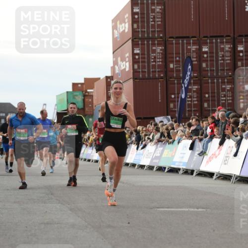 03.10.2025 - Köhlbrandbrückenlauf Yannick Fuchs http://msf.ph/oto/8984341 03.10.2025 16:08:49 Ziel 7057, 7141, 7191, 7333, 7336, 8118, 8846, 8931 meine-sportfotos.de