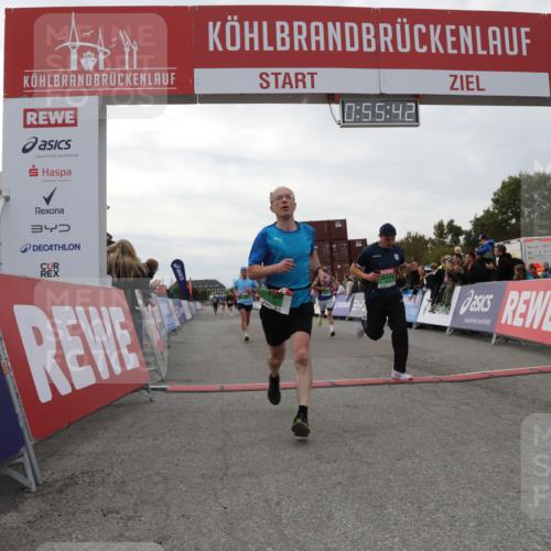 03.10.2025 - Köhlbrandbrückenlauf Yannick Fuchs http://msf.ph/oto/8984349 03.10.2025 15:55:41 Ziel 7043, 7067, 7286, 7575, 8594, 8942, 9743 meine-sportfotos.de