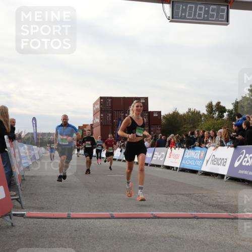 03.10.2025 - Köhlbrandbrückenlauf Yannick Fuchs http://msf.ph/oto/8984350 03.10.2025 16:08:51 Ziel 7057, 7141, 7191, 7333, 7336, 7585, 8118, 8931 meine-sportfotos.de