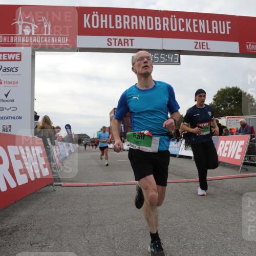 03.10.2025 - Köhlbrandbrückenlauf Yannick Fuchs http://msf.ph/oto/8984355 03.10.2025 15:55:41 Ziel 7043, 7067, 7286, 7575, 8594, 8942, 9743 meine-sportfotos.de