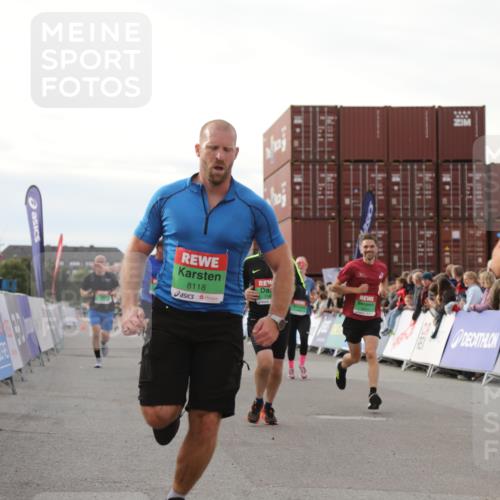 03.10.2025 - Köhlbrandbrückenlauf Yannick Fuchs http://msf.ph/oto/8984356 03.10.2025 16:08:52 Ziel 7057, 7141, 7191, 7333, 7336, 7585, 8118, 8931 meine-sportfotos.de