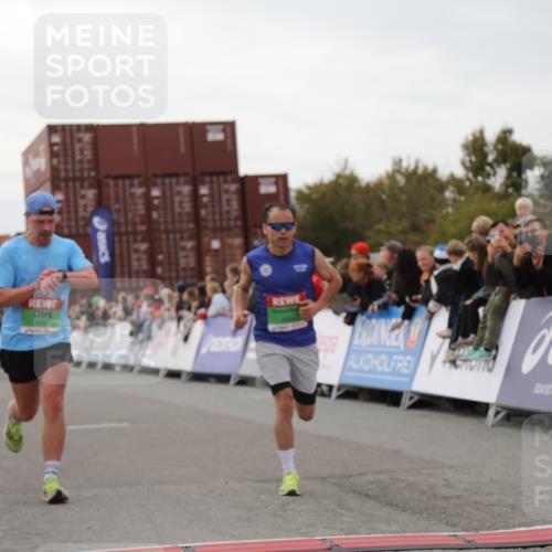 03.10.2025 - Köhlbrandbrückenlauf Yannick Fuchs http://msf.ph/oto/8984358 03.10.2025 15:55:42 Ziel 7043, 7067, 7286, 7575, 8594, 8942, 9743 meine-sportfotos.de