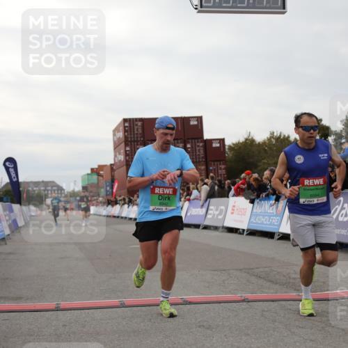 03.10.2025 - Köhlbrandbrückenlauf Yannick Fuchs http://msf.ph/oto/8984362 03.10.2025 15:55:43 Ziel 7043, 7067, 7286, 7575, 8594, 8942, 9743 meine-sportfotos.de