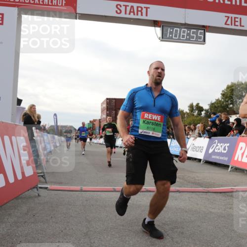 03.10.2025 - Köhlbrandbrückenlauf Yannick Fuchs http://msf.ph/oto/8984363 03.10.2025 16:08:53 Ziel 7057, 7141, 7191, 7333, 7336, 7585, 8118, 8931 meine-sportfotos.de