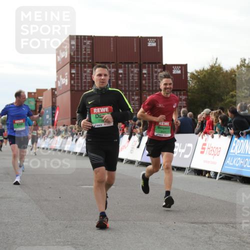 03.10.2025 - Köhlbrandbrückenlauf Yannick Fuchs http://msf.ph/oto/8984364 03.10.2025 16:08:54 Ziel 7057, 7141, 7191, 7333, 7336, 7585, 8118, 8725, 8931 meine-sportfotos.de