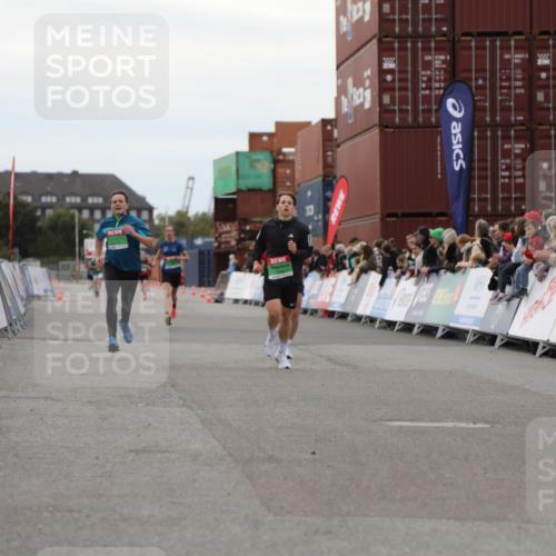 03.10.2025 - Köhlbrandbrückenlauf Yannick Fuchs http://msf.ph/oto/8984371 03.10.2025 15:55:44 Ziel 7043, 7067, 7286, 7575, 7968, 8594, 8942, 9743 meine-sportfotos.de