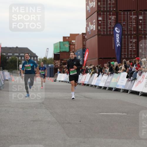 03.10.2025 - Köhlbrandbrückenlauf Yannick Fuchs http://msf.ph/oto/8984373 03.10.2025 15:55:44 Ziel 7043, 7067, 7286, 7575, 7968, 8594, 8942, 9743 meine-sportfotos.de