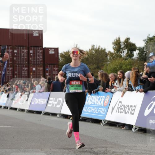 03.10.2025 - Köhlbrandbrückenlauf Yannick Fuchs http://msf.ph/oto/8984388 03.10.2025 16:08:56 Ziel 7057, 7141, 7333, 7336, 7585, 8118, 8725, 8931 meine-sportfotos.de