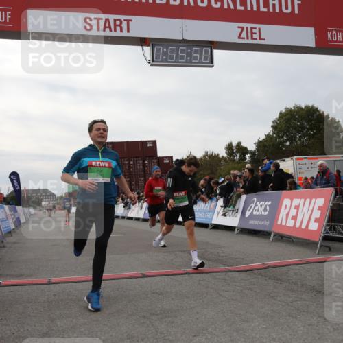 03.10.2025 - Köhlbrandbrückenlauf Yannick Fuchs http://msf.ph/oto/8984393 03.10.2025 15:55:48 Ziel 7043, 7286, 7456, 7968, 9743 meine-sportfotos.de
