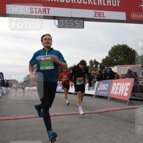 03.10.2025 - Köhlbrandbrückenlauf Yannick Fuchs http://msf.ph/oto/8984396 03.10.2025 15:55:48 Ziel 7043, 7286, 7456, 7968, 9743 meine-sportfotos.de