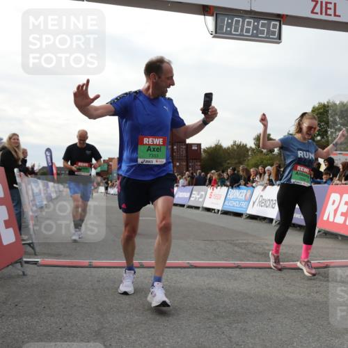03.10.2025 - Köhlbrandbrückenlauf Yannick Fuchs http://msf.ph/oto/8984398 03.10.2025 16:08:57 Ziel 7057, 7141, 7333, 7336, 7501, 7585, 8725, 8931 meine-sportfotos.de