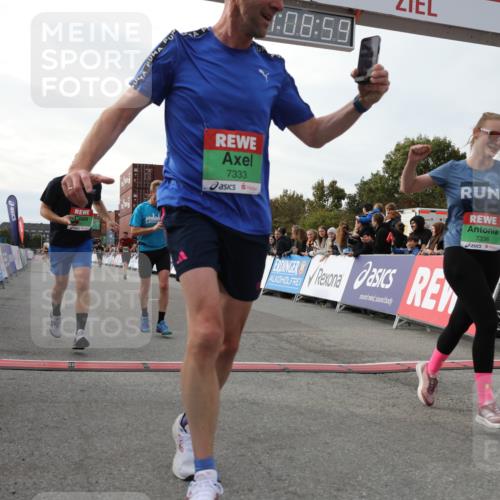 03.10.2025 - Köhlbrandbrückenlauf Yannick Fuchs http://msf.ph/oto/8984403 03.10.2025 16:08:57 Ziel 7057, 7141, 7333, 7336, 7501, 7585, 8725, 8931 meine-sportfotos.de