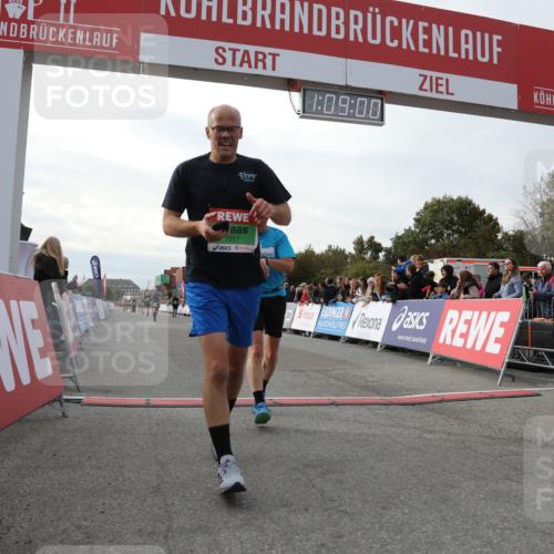 03.10.2025 - Köhlbrandbrückenlauf Yannick Fuchs http://msf.ph/oto/8984410 03.10.2025 16:08:58 Ziel 7057, 7141, 7333, 7336, 7501, 7585, 8725, 8931 meine-sportfotos.de