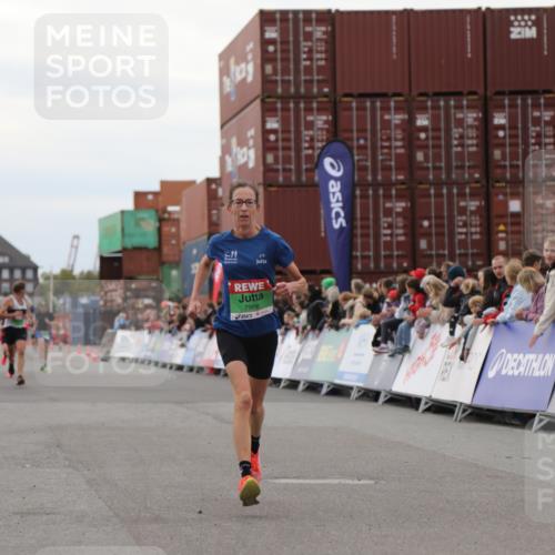 03.10.2025 - Köhlbrandbrückenlauf Yannick Fuchs http://msf.ph/oto/8984414 03.10.2025 15:55:51 Ziel 7043, 7286, 7456, 7555, 7968, 9743 meine-sportfotos.de