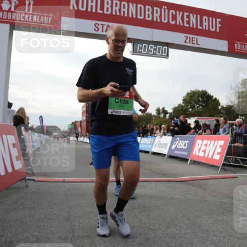 03.10.2025 - Köhlbrandbrückenlauf Yannick Fuchs http://msf.ph/oto/8984415 03.10.2025 16:08:59 Ziel 7057, 7333, 7336, 7379, 7501, 7585, 8725, 9139 meine-sportfotos.de