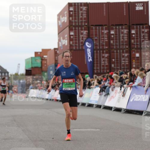 03.10.2025 - Köhlbrandbrückenlauf Yannick Fuchs http://msf.ph/oto/8984416 03.10.2025 15:55:51 Ziel 7043, 7286, 7456, 7555, 7968, 9743 meine-sportfotos.de