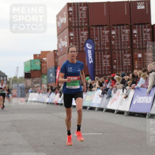 03.10.2025 - Köhlbrandbrückenlauf Yannick Fuchs http://msf.ph/oto/8984418 03.10.2025 15:55:51 Ziel 7043, 7286, 7456, 7555, 7968, 9743 meine-sportfotos.de