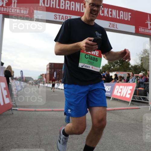 03.10.2025 - Köhlbrandbrückenlauf Yannick Fuchs http://msf.ph/oto/8984419 03.10.2025 16:08:59 Ziel 7057, 7333, 7336, 7379, 7501, 7585, 8725, 9139 meine-sportfotos.de