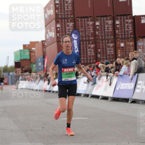 03.10.2025 - Köhlbrandbrückenlauf Yannick Fuchs http://msf.ph/oto/8984420 03.10.2025 15:55:51 Ziel 7043, 7286, 7456, 7555, 7968, 9743 meine-sportfotos.de