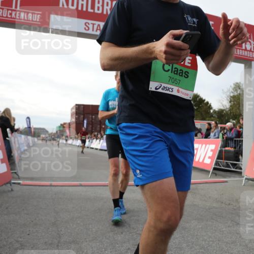 03.10.2025 - Köhlbrandbrückenlauf Yannick Fuchs http://msf.ph/oto/8984421 03.10.2025 16:08:59 Ziel 7057, 7333, 7336, 7379, 7501, 7585, 8725, 9139 meine-sportfotos.de