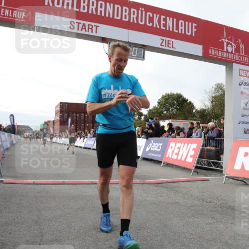 03.10.2025 - Köhlbrandbrückenlauf Yannick Fuchs http://msf.ph/oto/8984423 03.10.2025 16:09:00 Ziel 7057, 7333, 7336, 7379, 7501, 7585, 8725, 9139 meine-sportfotos.de