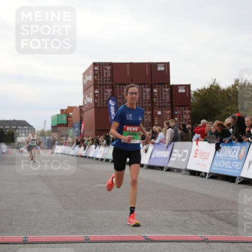03.10.2025 - Köhlbrandbrückenlauf Yannick Fuchs http://msf.ph/oto/8984425 03.10.2025 15:55:52 Ziel 7043, 7456, 7555, 7968 meine-sportfotos.de