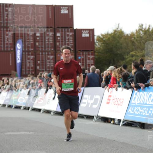 03.10.2025 - Köhlbrandbrückenlauf Yannick Fuchs http://msf.ph/oto/8984428 03.10.2025 16:09:01 Ziel 7057, 7379, 7501, 7585, 8725, 9139 meine-sportfotos.de