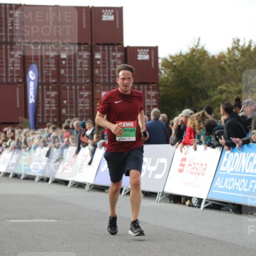 03.10.2025 - Köhlbrandbrückenlauf Yannick Fuchs http://msf.ph/oto/8984430 03.10.2025 16:09:01 Ziel 7057, 7379, 7501, 7585, 8725, 9139 meine-sportfotos.de