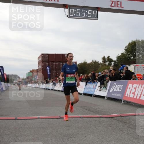 03.10.2025 - Köhlbrandbrückenlauf Yannick Fuchs http://msf.ph/oto/8984431 03.10.2025 15:55:53 Ziel 7456, 7555, 7968 meine-sportfotos.de